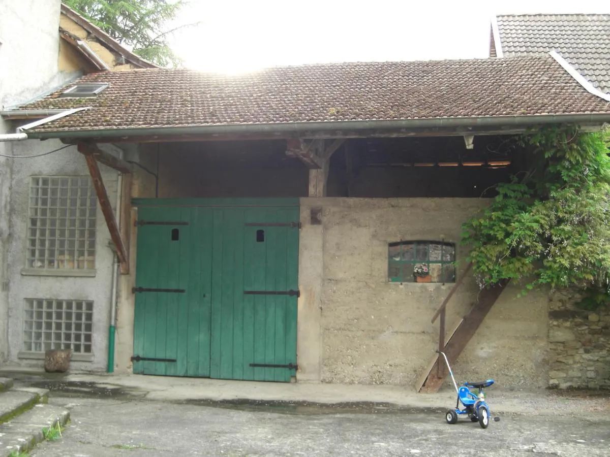 Couette-café Grand studio et jolies chambres à louer Passins